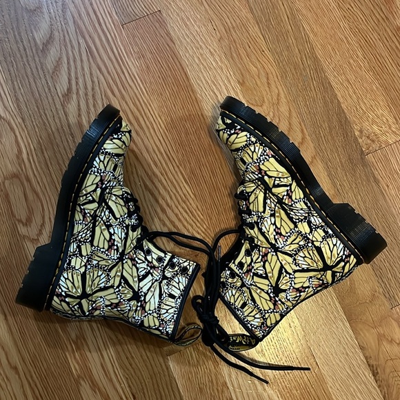 Dr Martens 1460 Butterfly Print Suede Lace Up Boots Size 6 NEW - Picture 4 of 14